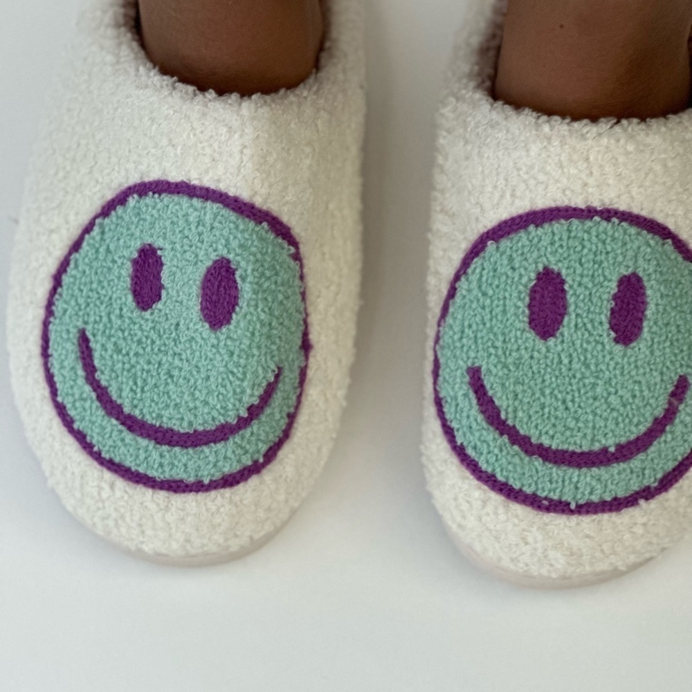 Smiley Face Plush Slippers, size 7.5-8 - Picture 3 of 5